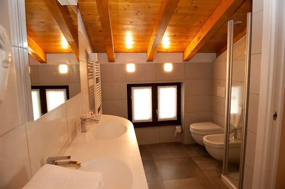 Hotel Il Mulinum Porlezza 3*,
